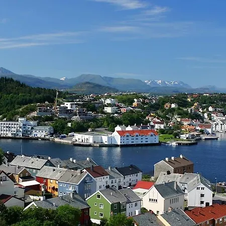 公寓 Cozy Near Center And Nature